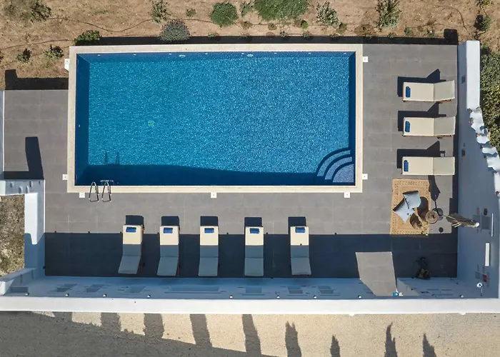 Luxurious Pactia Amazing Pool